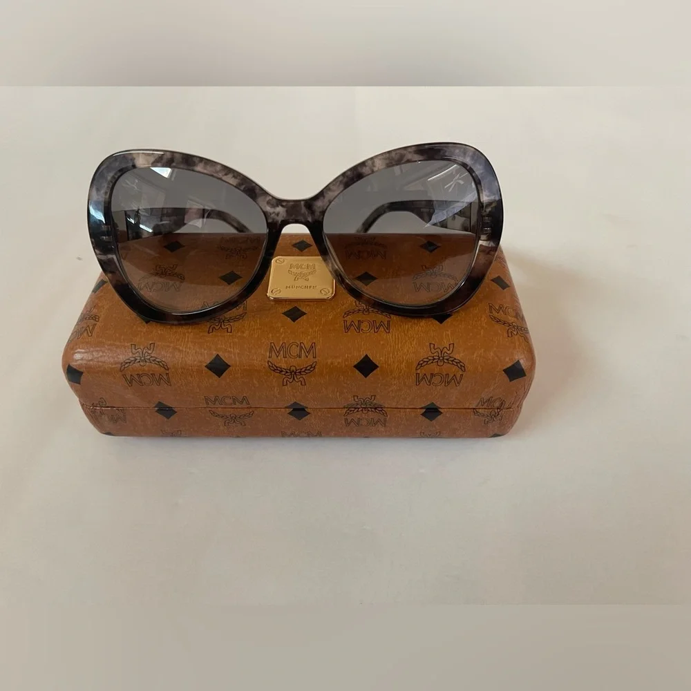 MCM Women's Grey Marble Sunglasses - Picture 2 of 7